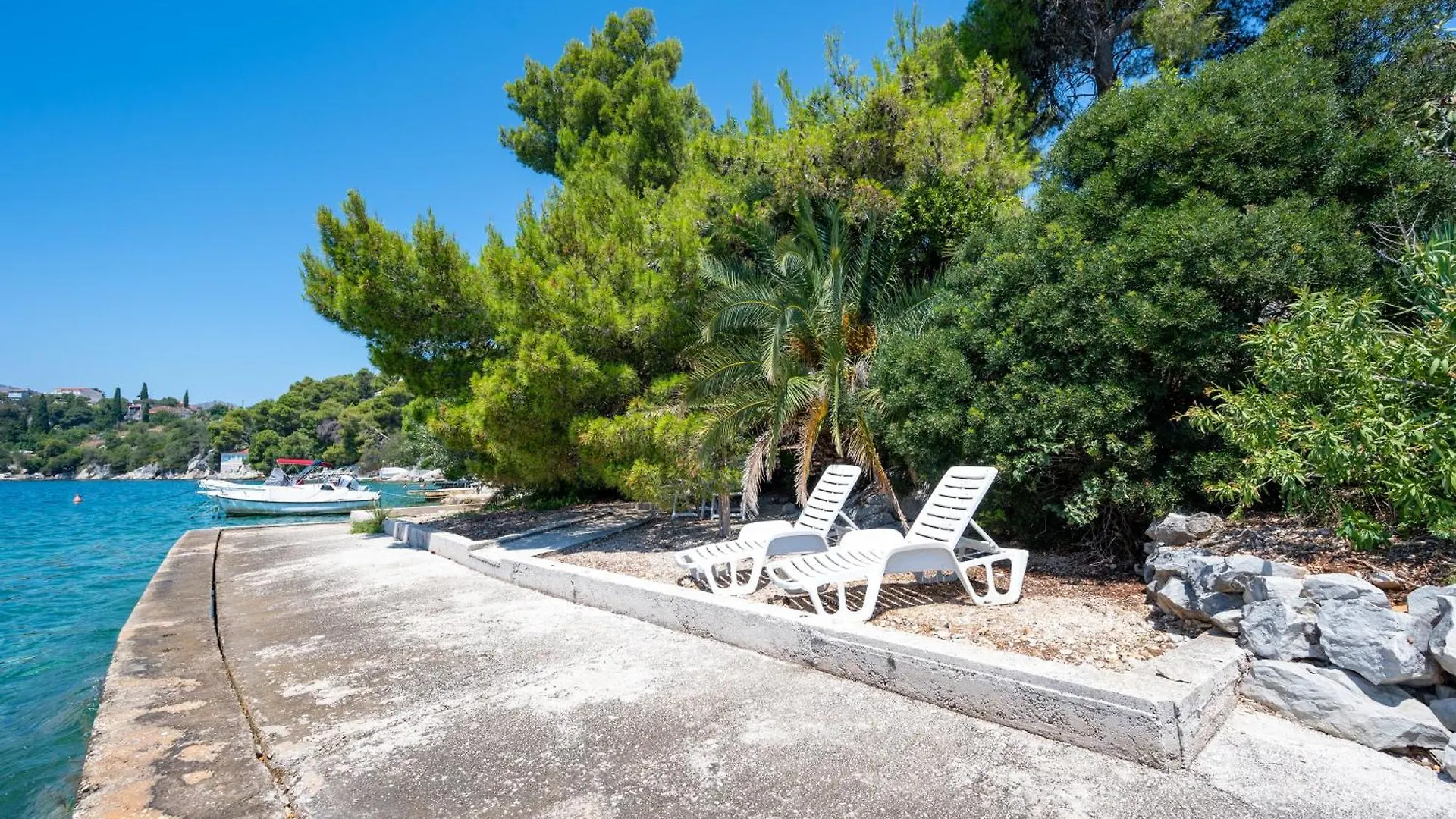 Beachfront Apartments Antonio Miro