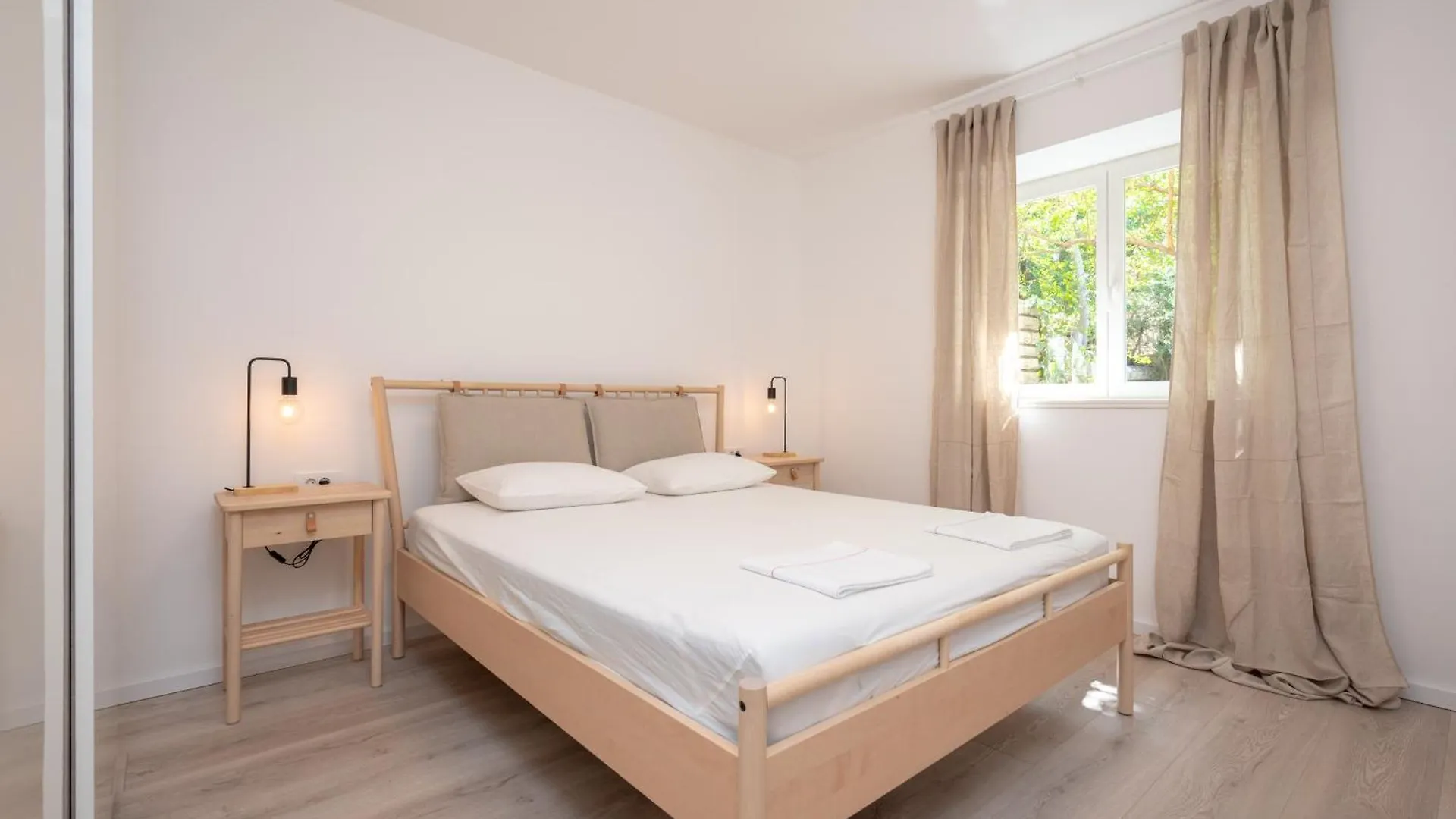 Beachfront Apartments Antonio Miro Croatia