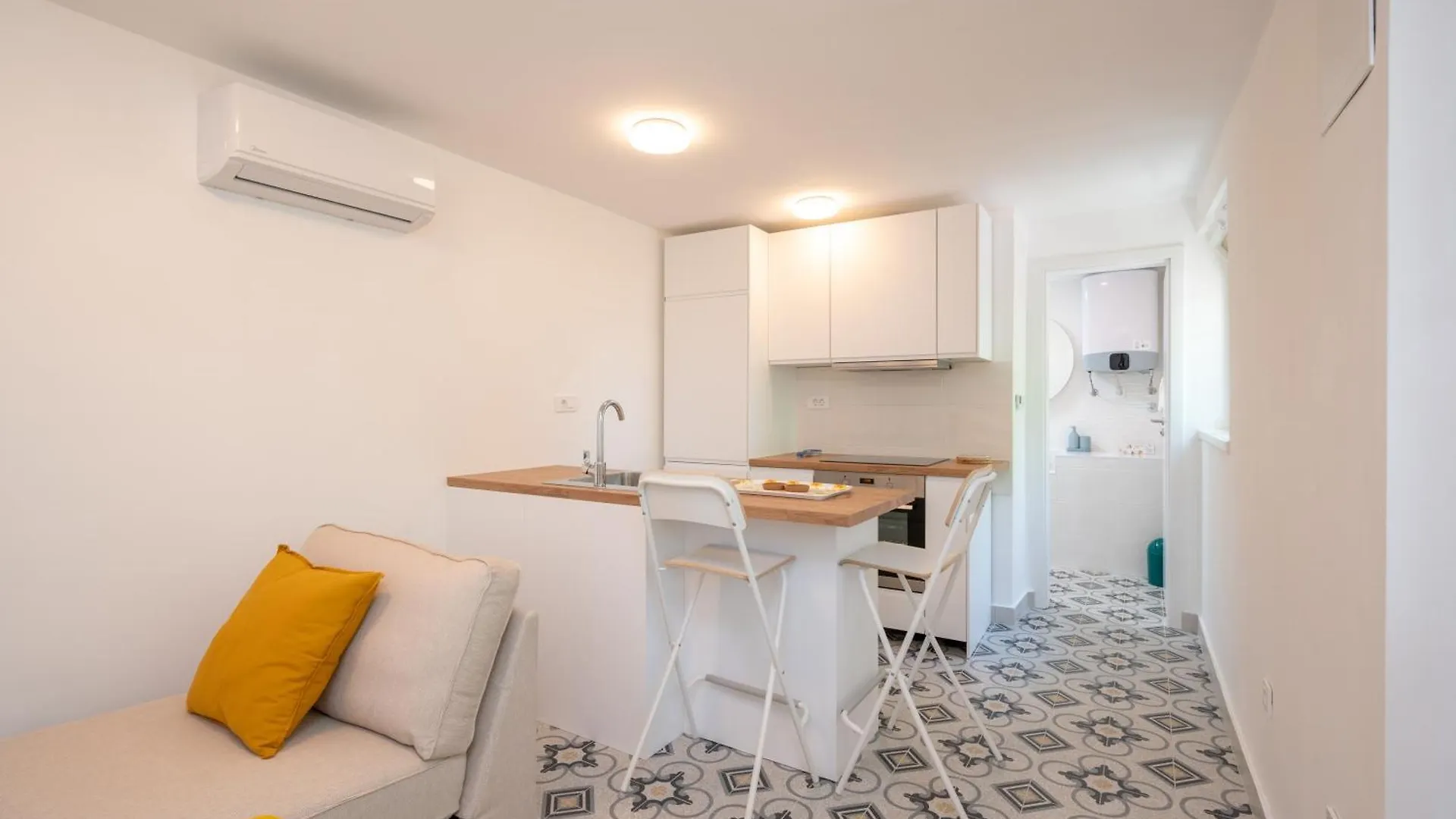 Beachfront Apartments Antonio Miro