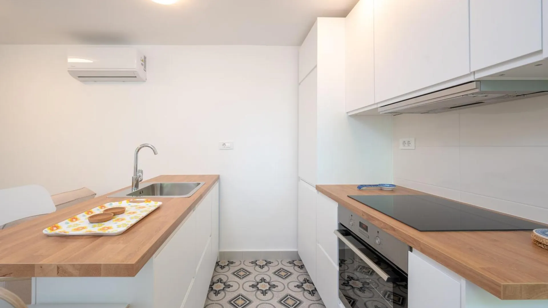 Beachfront Apartments Antonio Miro
