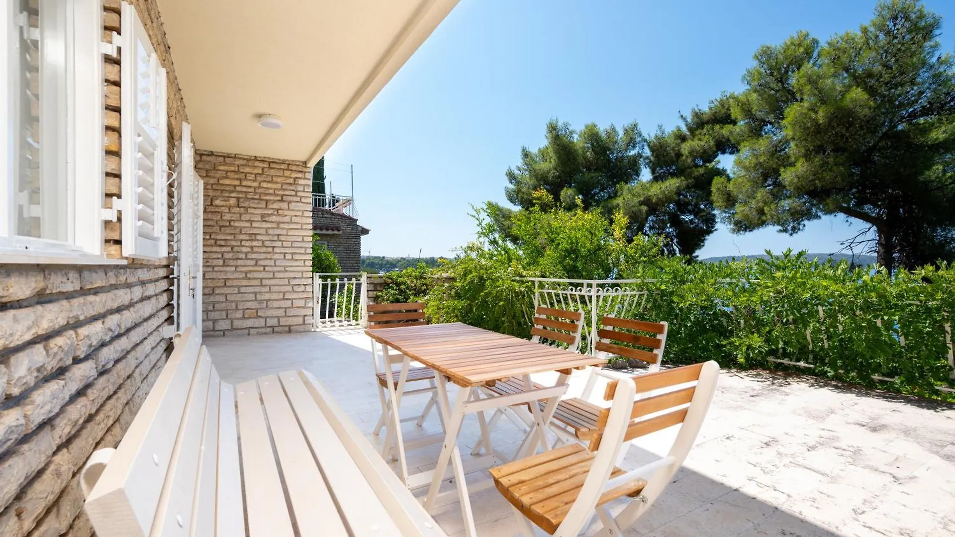 Beachfront Apartments Antonio Miro