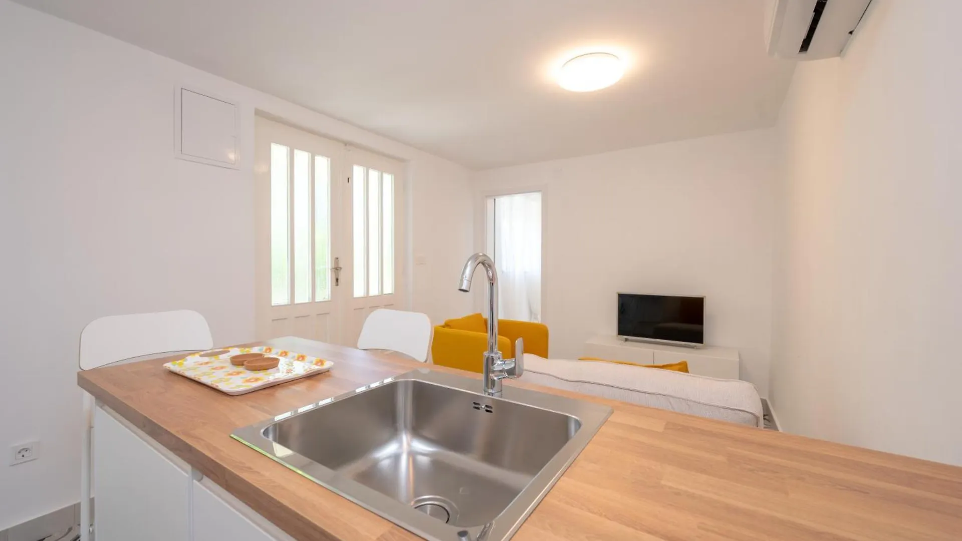 Beachfront Apartments Antonio Miro Croatia